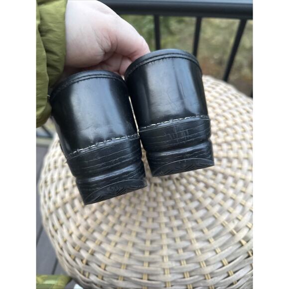 Dansko Women’s 38 US 7 Clogs Black Leather Shoes Slip On Comfort Arch Support - Picture 9 of 15
